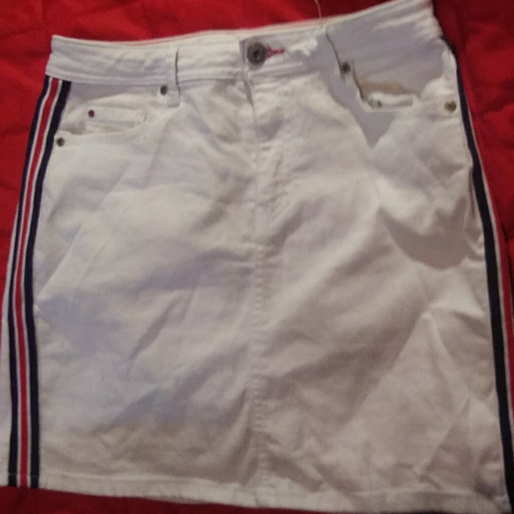 EV1 White  mini skirt size 6